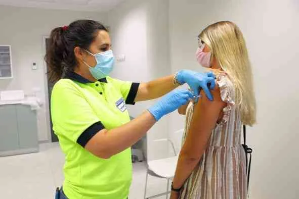 Nueva bajada de casos COVID en Castilla-La Mancha que registra otra jornada sin fallecidos