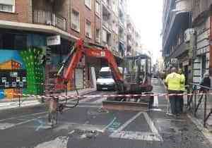 Los trabajos para la peatonalización de la calle Puerto de Puertollano han dado inicio
