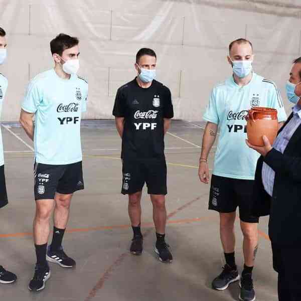 Puertollano da la bienvenida a la Selección argentina de fútbol sala campeona del mundo