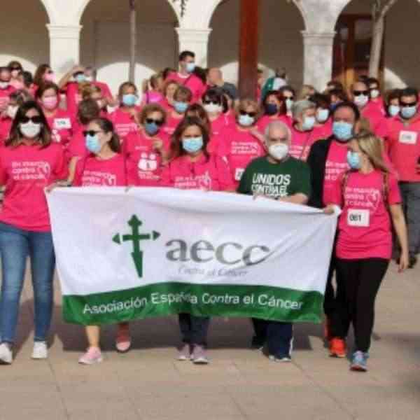 300 personas participaron en la marcha solidaria contra el cáncer de mama en Manzanares