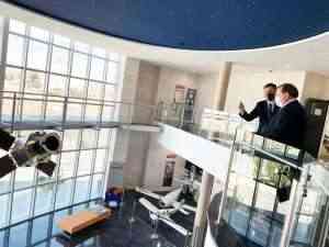 Una visita a las instalaciones de Deimos ha realizado el alcalde de Puertollano, Adolfo Muñiz