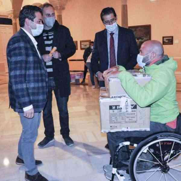 Entrega de material deportivo a los 69 municipios ciudadrealeños que han participan en el programa Somos Deporte