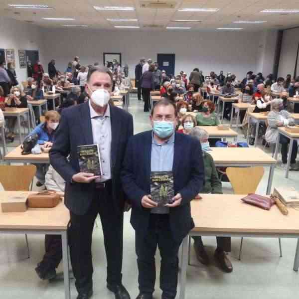 Presentada la última novela de Eduardo Egido “Rescoldo bajo la ceniza” en el Centro Cultural de Puertollano