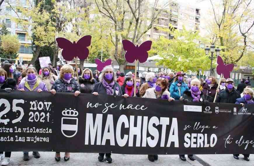 Puertollano recuerda a las mujeres que han sufrido y sufren la violencia machista con la permanente reivindicación de “Vivas nos queremos”