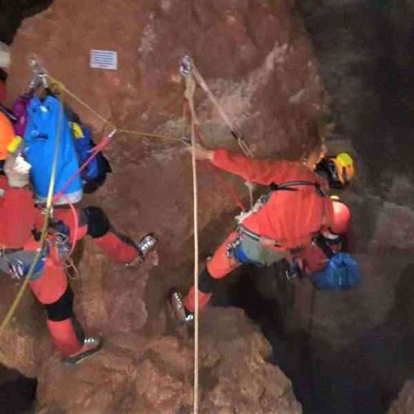 Simulacro regional de espeleosocorro en la sima Juan Herranz II en Valsalobre