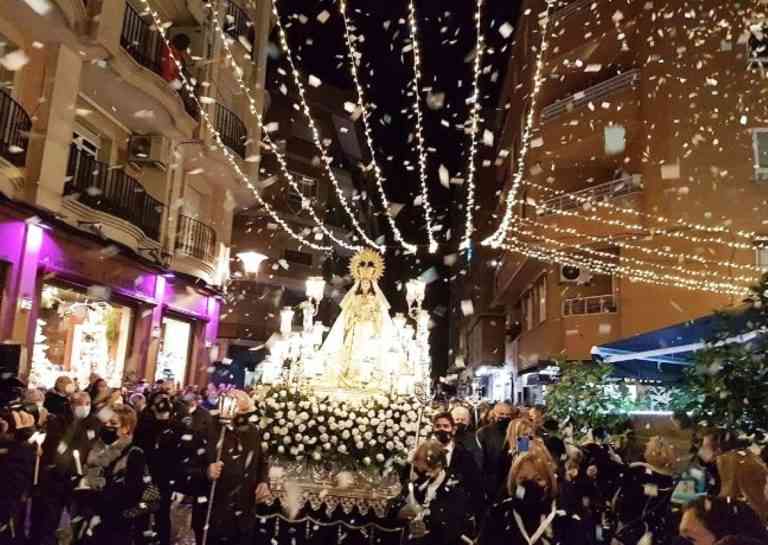 Impresionante Petalá en honor de la Virgen de Gracia de Puertollano con 3.000 rosas y claveles