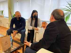 La campeona de España de K-1, Sheila García, se ha reunido con el alcalde de Puertollano este día