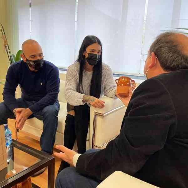 La campeona de España de K-1, Sheila García, se ha reunido con el alcalde de Puertollano este día