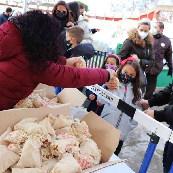 Impresionante desborde de ilusión y alegría en la cabalgata estática de los Reyes Magos en Puertollano ayer