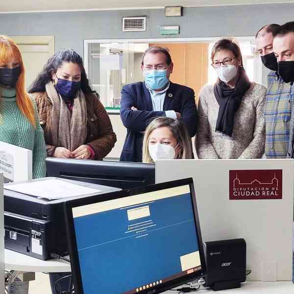 3 monitoras-dinamizadoras formarán a ciudadanos de Puertollano en el acceso a la administración digital