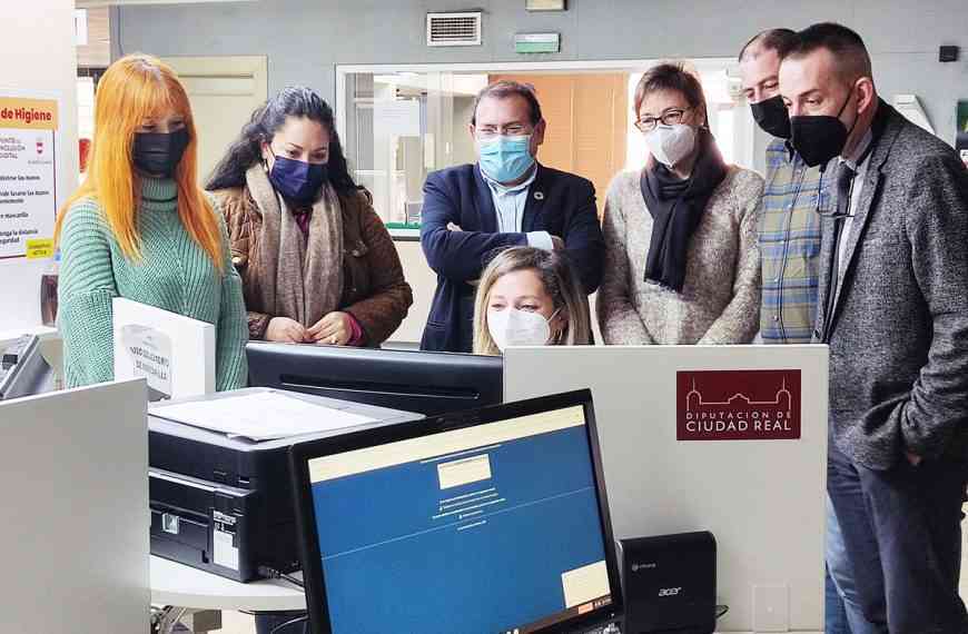 3 monitoras-dinamizadoras formarán a ciudadanos de Puertollano en el acceso a la administración digital