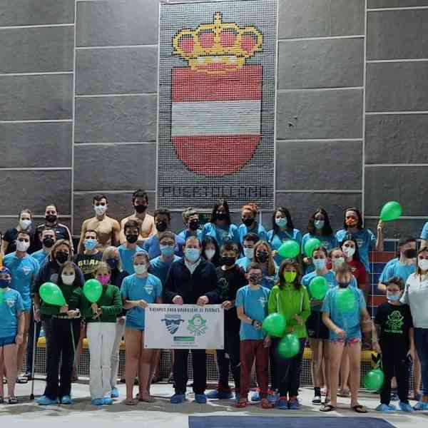 Una visita a las nadadoras y nadadores del Club de Natación Puertollano realizó ayer el alcalde de la localidad