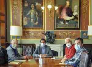 Asociaciones que buscan visibilizar e impulsar las vías verdes del territorio ciudadrealeño se han reunido con el presidente de la Diputación