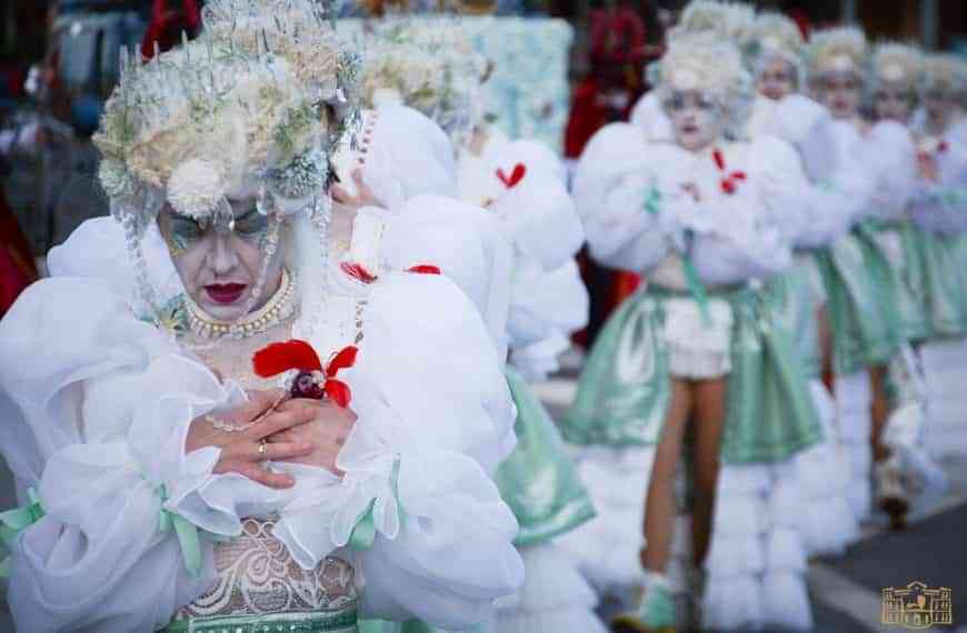 La alegría del carnaval ha vuelto a Tomelloso con el Desfile Nacional de Comparsas y Carrozas