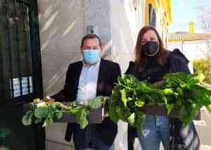 Donada la primera cosecha del huerto escolar del CEIP Ángel Andrade de Puertollano a la congregación Hermanas de la Cruz