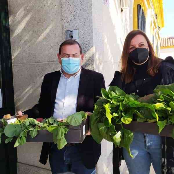 Donada la primera cosecha del huerto escolar del CEIP Ángel Andrade de Puertollano a la congregación Hermanas de la Cruz