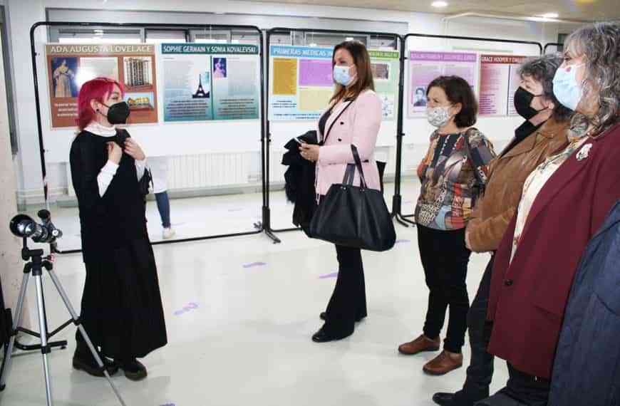 Exposición sobre mujeres científicas en el Instituto Dámaso Alonso de Puertollano