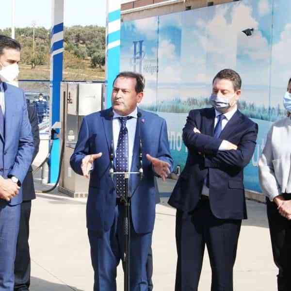 Pedro Sánchez, presidente del Gobierno de España, en su primera visita oficial a Puertollano visitó el Centro Nacional del Hidrógeno