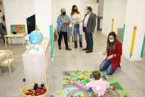 El centro infantil “Emocionna” ha recibido la visita del alcalde de Puertollano, Adolfo Muñiz