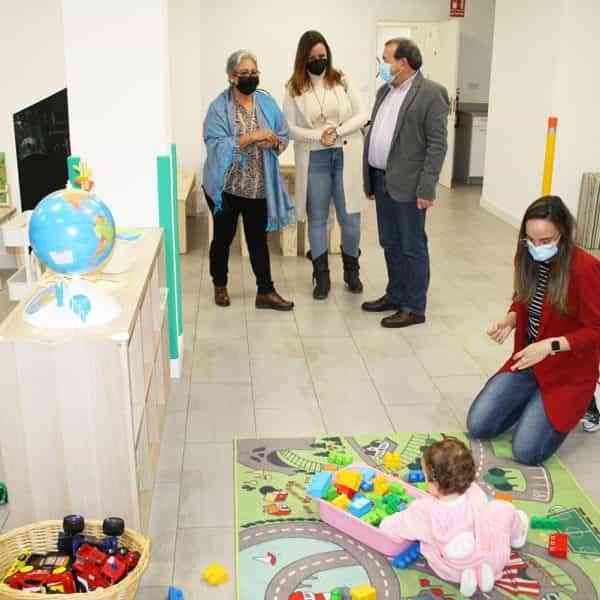 El centro infantil “Emocionna” ha recibido la visita del alcalde de Puertollano, Adolfo Muñiz