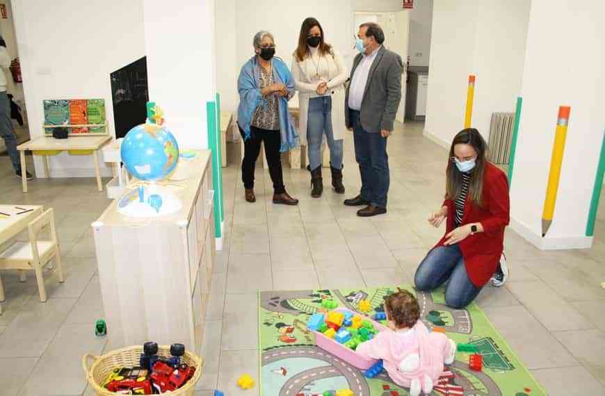 El centro infantil “Emocionna” ha recibido la visita del alcalde de Puertollano, Adolfo Muñiz