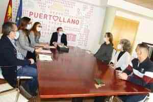 Nueva junta directiva del Club Cicloturista Caminos y Cañadas ha visitado al alcalde de Puertollano