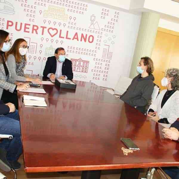 Nueva junta directiva del Club Cicloturista Caminos y Cañadas ha visitado al alcalde de Puertollano
