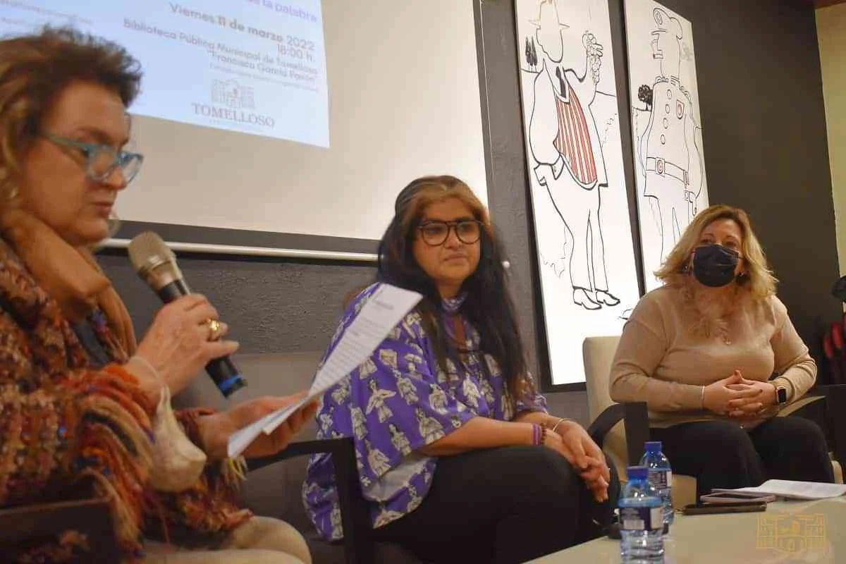 Lucía Etxebarría participó en el encuentro “De cómo luchar por la igualdad desde la palabra”en Tomelloso