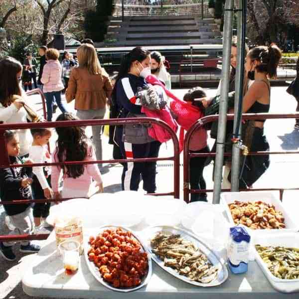 Sabrosas migas han compartido las peñas carnavaleras de Puertollano