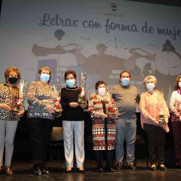 Entregaron “Rosa Eterna” a 6 de las mujeres más veteranas del programa municipal EBA de Puertollano