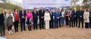 El futuro hospital de Puertollano espera atender a una población de 80.000 habitantes y hoy se ha colocado la primera piedra