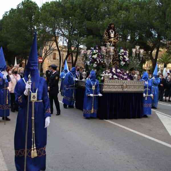 La devoción se ha hecho sentir al paso de las procesiones de Miércoles Santo en Puertollano