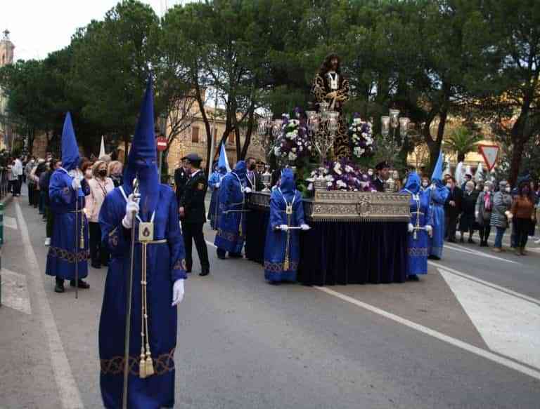 La devoción se ha hecho sentir al paso de las procesiones de Miércoles Santo en Puertollano