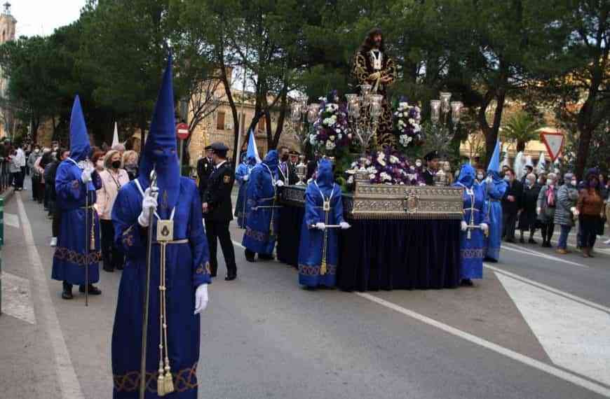 La devoción se ha hecho sentir al paso de las procesiones de Miércoles Santo en Puertollano