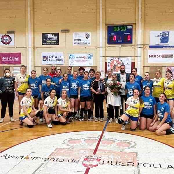 Graci Sanz una histórica y referente del deporte homenajeada por el Club Balonmano Femenino “Ciudad de Puertollano”