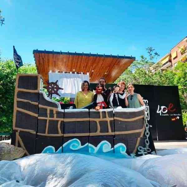 Compromiso regional con las artes escénicas y recuerda que “el teatro no podía faltar en el Día de la Región”