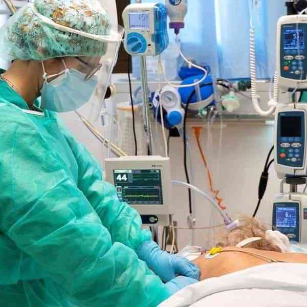 El número de pacientes COVID en cama en C-LM se mantiene en 339 esta semana respecto a la anterior