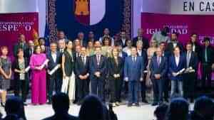 Eugenia Silva y Ángela Vallvey agradecen recibir la Medalla de Oro de Castilla-La Mancha, acreedoras del honor que supone este galardón