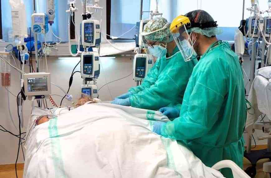 Los ingresos UCI y los fallecidos se duplican en Castilla-La Mancha respecto a la semana anterior