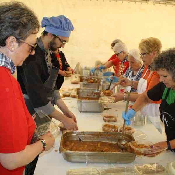Con el guiso de ternera se ha renovado el Santo Voto a la Virgen de Gracia en Puertollano ayer 1 de junio