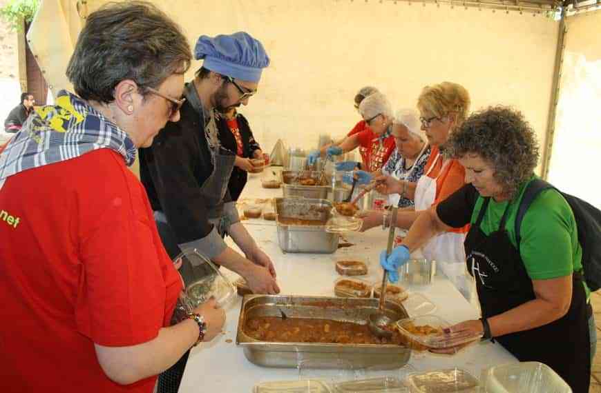 Con el guiso de ternera se ha renovado el Santo Voto a la Virgen de Gracia en Puertollano ayer 1 de junio