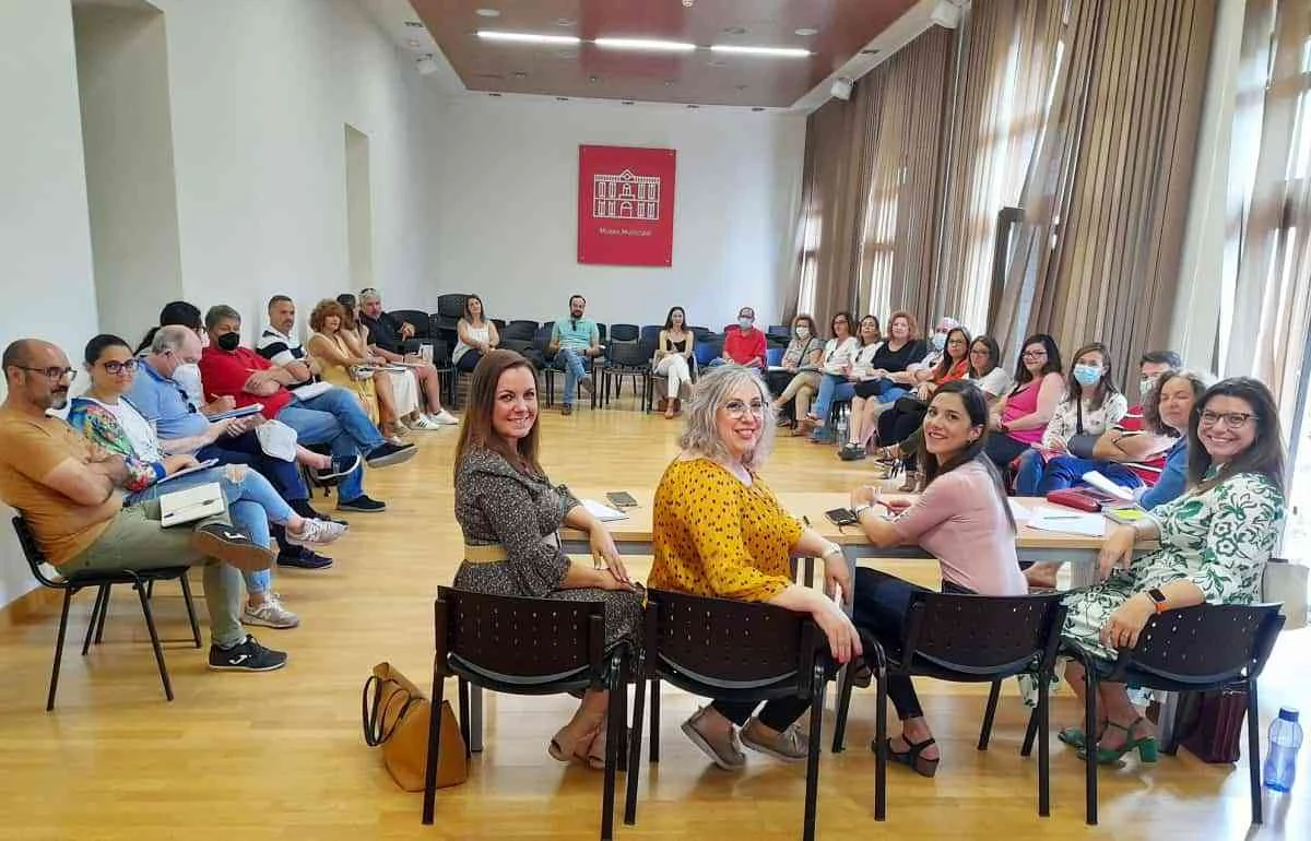 La Mesa de Prevención de Absentismo Escolar y Concienciación del Derecho a la Educación celebró su primera reunión en Puertollano