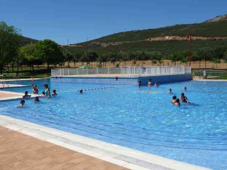 La piscina y el bar-terraza de la Dehesa Boyal que gestiona AMIAB abren mañana