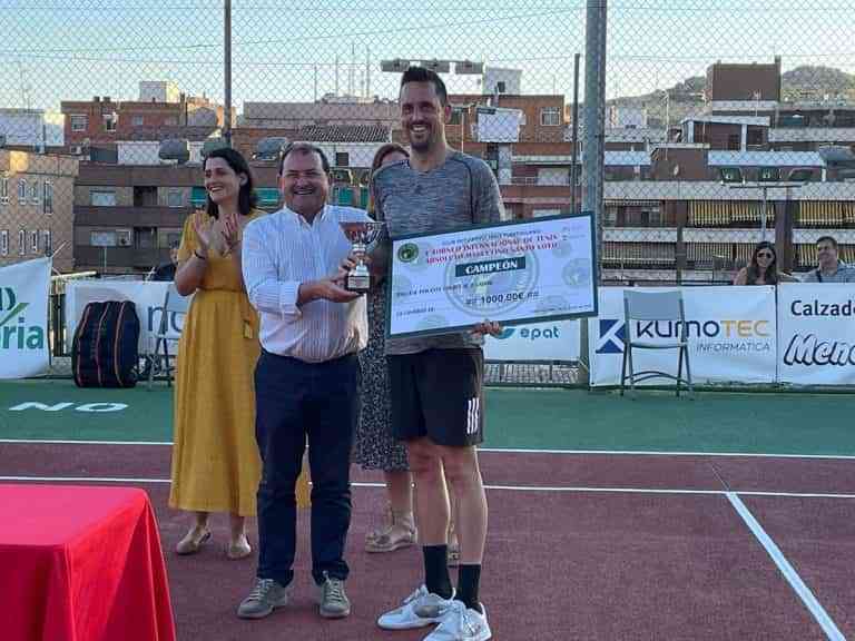 Ricardo Villacorta el ganador del V Torneo Internacional de tenis Santo Voto de Puertollano