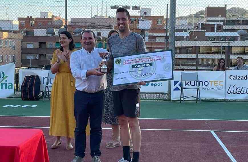 Ricardo Villacorta el ganador del V Torneo Internacional de tenis Santo Voto de Puertollano