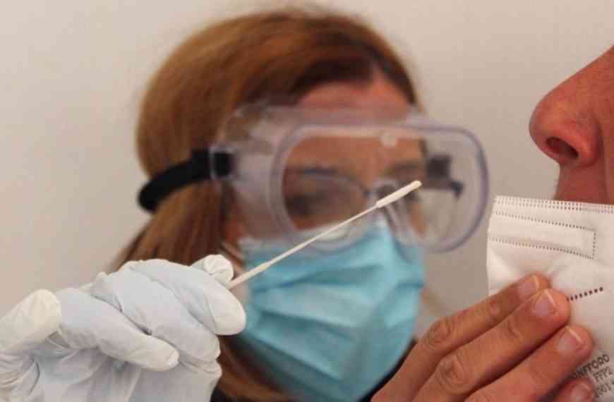 C-LM rebaja en 83 los pacientes ingresados por COVID y cierra la semana con 446 hospitalizados y 22 en UCI