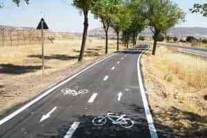 En el carril bici entre Puertollano y la Dehesa Boyal han finalizado los trabajos de asfaltado, señalización y alumbrado público