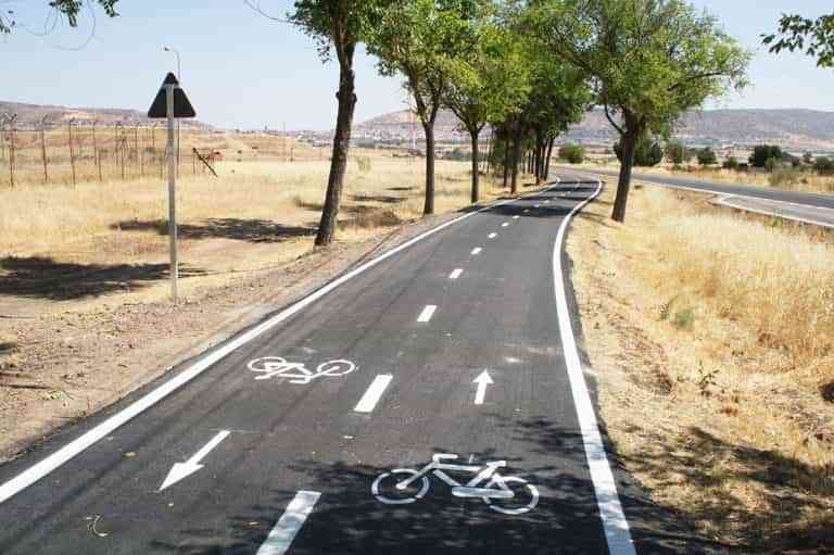 En el carril bici entre Puertollano y la Dehesa Boyal han finalizado los trabajos de asfaltado, señalización y alumbrado público