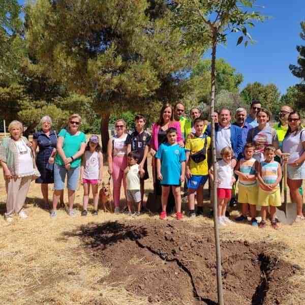 Concluyó la celebración del Día Mundial del Medio Ambiente en Puertollano con plantación de un árbol de almez