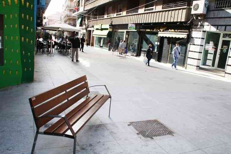 824.918 euros para la instalación en el Centro Comercial Abierto de Puertollano de toldos y  diverso mobiliario urbano